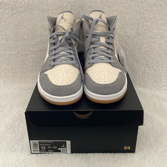 Air Jordan 1 MID SE - Picture 4 of 8